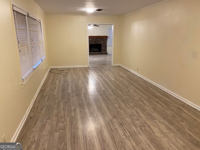 Building Photo - 374 E Monroe Ave