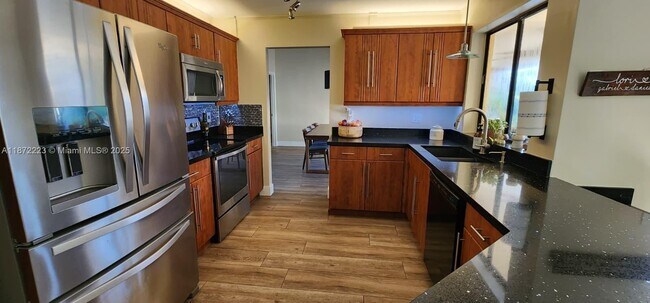 Foto del edificio - 15820 Sedgewyck Cir N