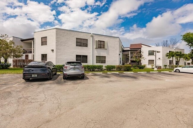 Foto del edificio - 9425 Fontainebleau Blvd