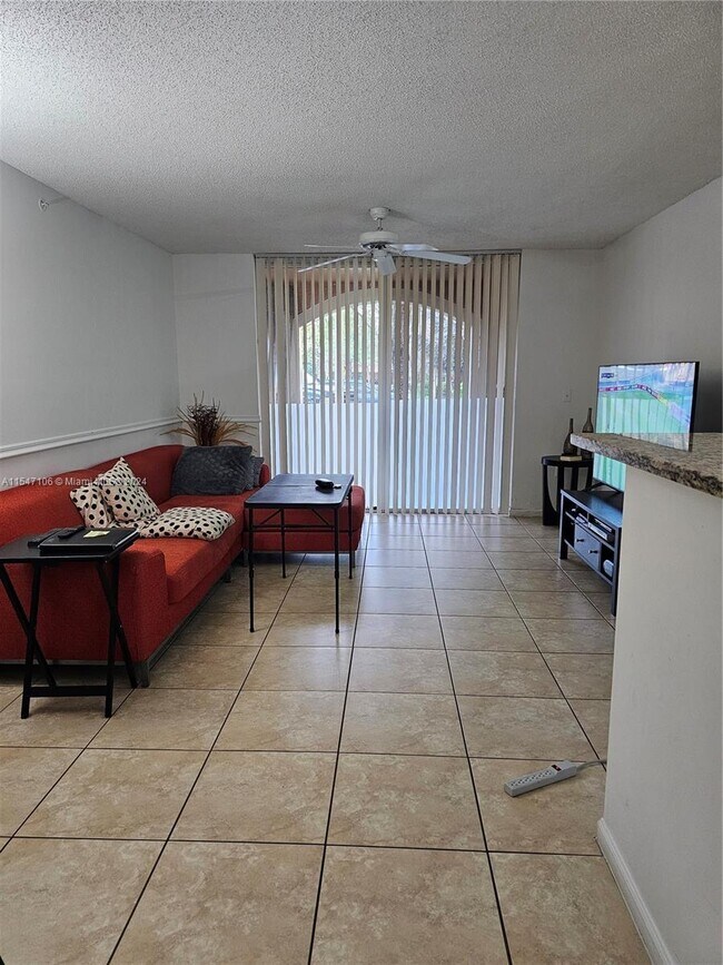 Foto del edificio - 4832 N State Rd 7