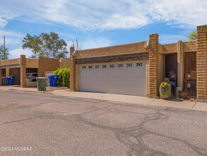 Building Photo - 1341 E Ellis Dr