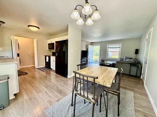 Building Photo - 3 Bedroom Available in Ellettsville NOW! $...