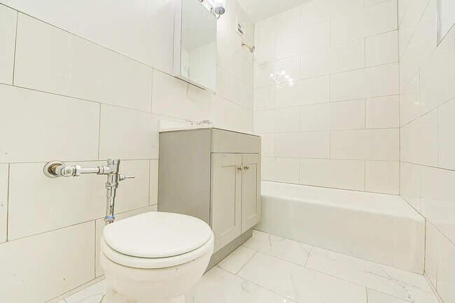 Foto del edificio - 1275 E 51st St