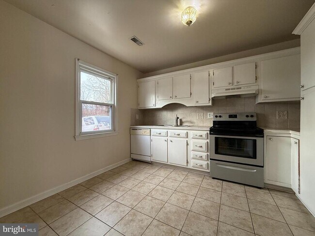 Building Photo - 405 Olde Greenwich Cir