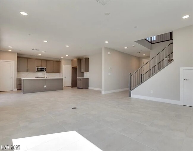 Building Photo - 786 Carlon Hls Ave