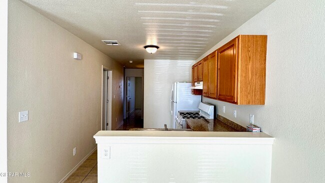 Foto del edificio - 8491 Roseway Dr