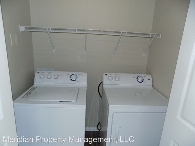 Building Photo - 1 br, 1 bath Apartment - 1400 12th St W 14...