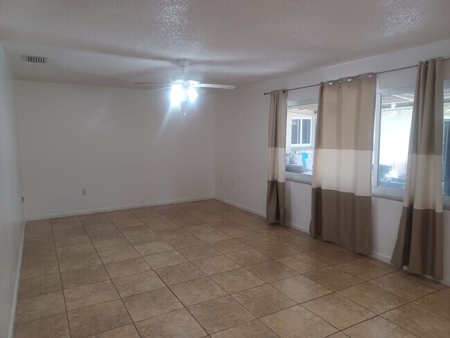 Foto del edificio - 4808 Lucaya Dr