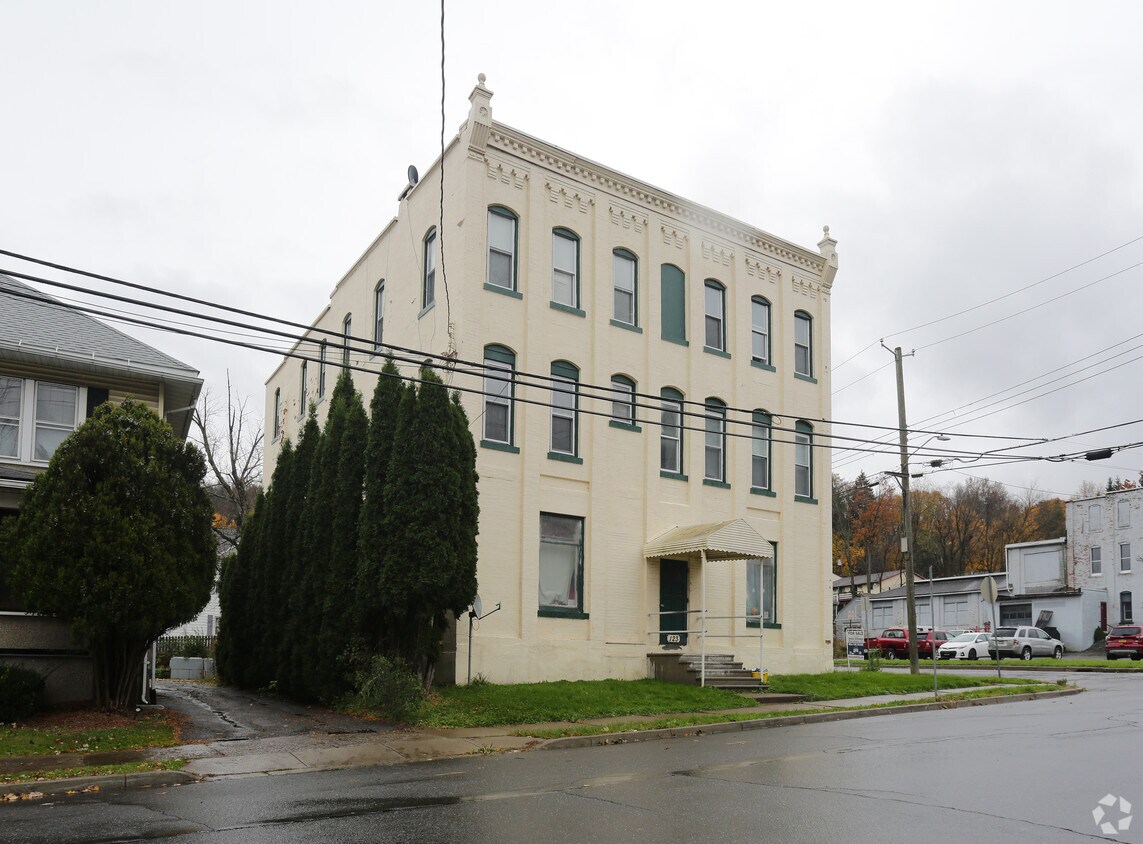Building Photo - 123 Park Ave
