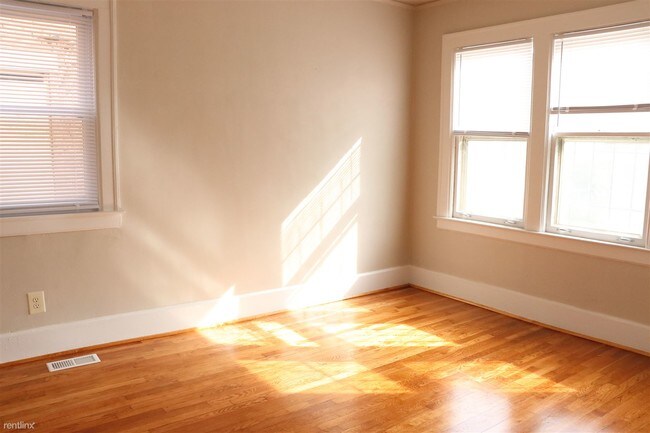 Foto del edificio - 3 br, 1 bath Flat - 2531 Pingree St Unit 1