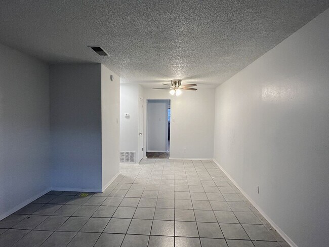Foto del edificio - 2204 Corona Dr