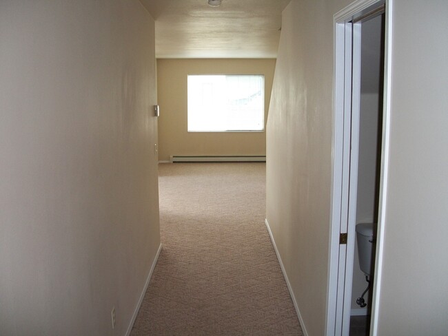 Foto del edificio - 2 Bedroom, 1 1/2 Bathroom Townhouse-Walkin...