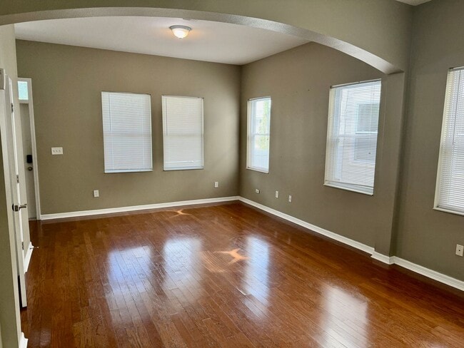 Building Photo - 1808 E Columbus Dr