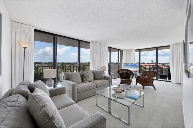 Foto del edificio - 1055 S Beach Rd