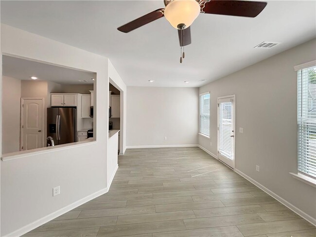Building Photo - 4711 Blake Lp