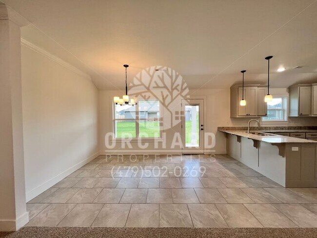 Building Photo - Siloam Springs- Single-Family Home- Stunni...