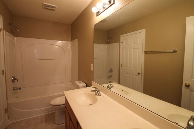 Foto del edificio - Exclusively Offered by Muse Realty, LLC