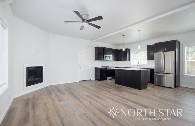 Foto del edificio - 3040-3042 SW Obsidian Ln
