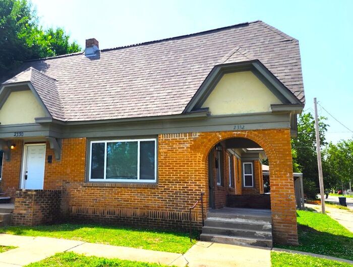 Foto principal - 2 Bed 1 Bath Duplex in the Aurora Addn NW OKC