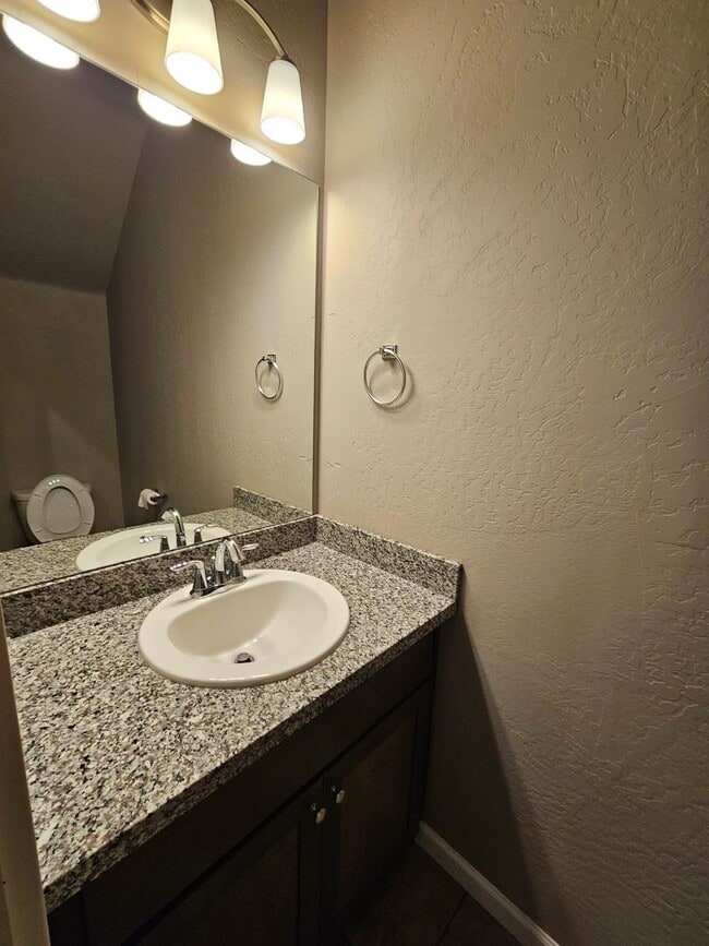 Foto del edificio - Beautiful Townhomes in East Medford