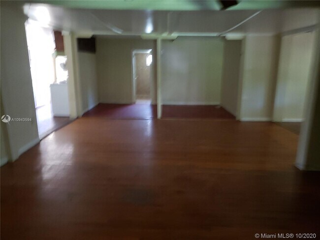 Foto del edificio - 1712 SW 24th St