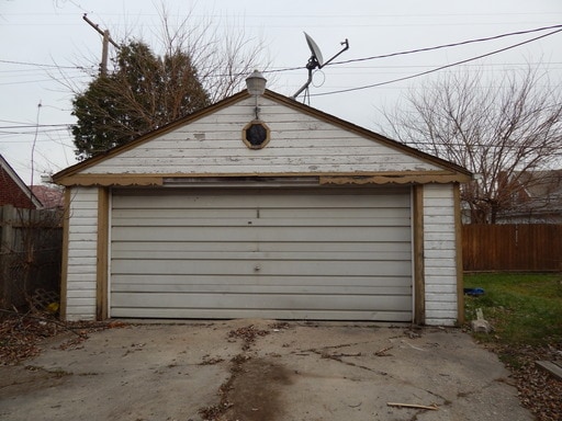 Building Photo - 15368 Gilchrist St