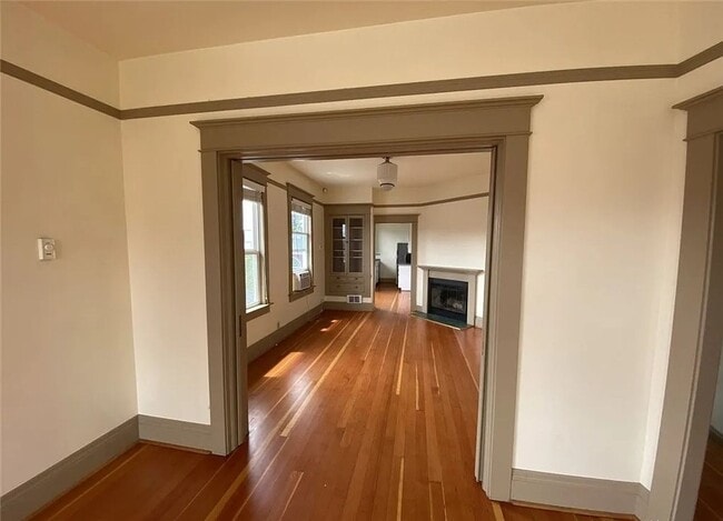 Building Photo - 1017 Taylor Ave N