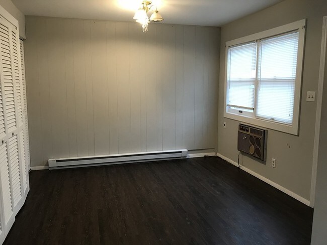 Building Photo - Spacious Town-home In A Great Niles Location!