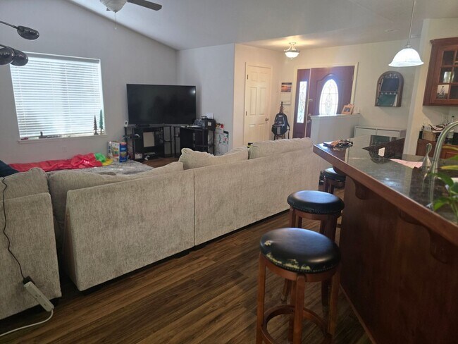 Foto del edificio - 3 bed 2 bath  Home for Rent in Grants Pass