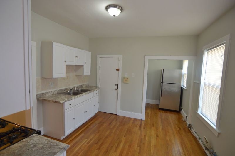 Primary Photo - 105 Evans St