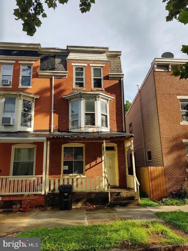 Primary Photo - 529 Emerald St