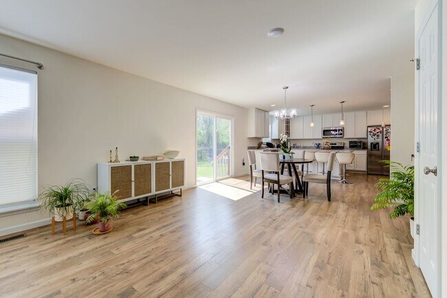 Building Photo - 732 Fox Creek Dr
