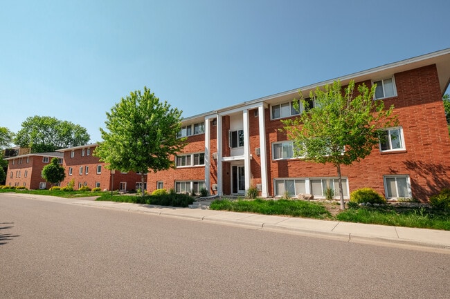 Building Photo - Hiawatha Court