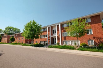 Building Photo - Hiawatha Court