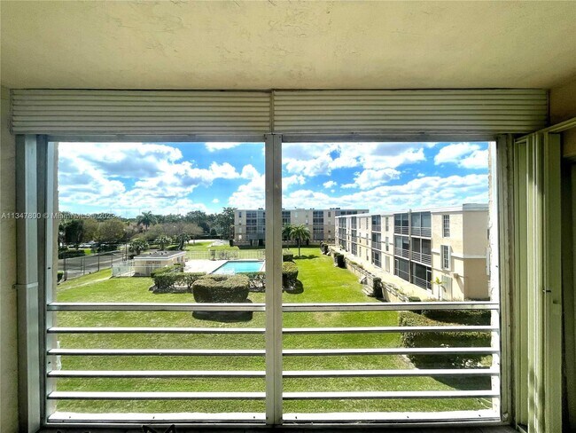 Foto del edificio - 7980 N French Dr