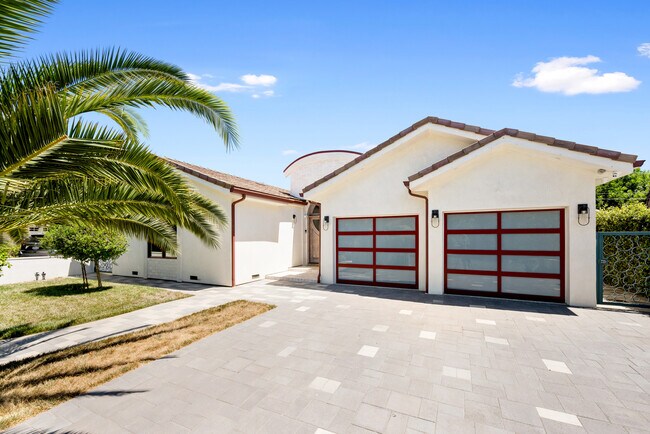 Foto del edificio - 5644 Ranchito Ave