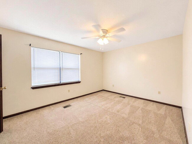 Foto del edificio - "Coastal Comfort: Spacious 2-Bed Townhouse in Fort Walton Beach!"