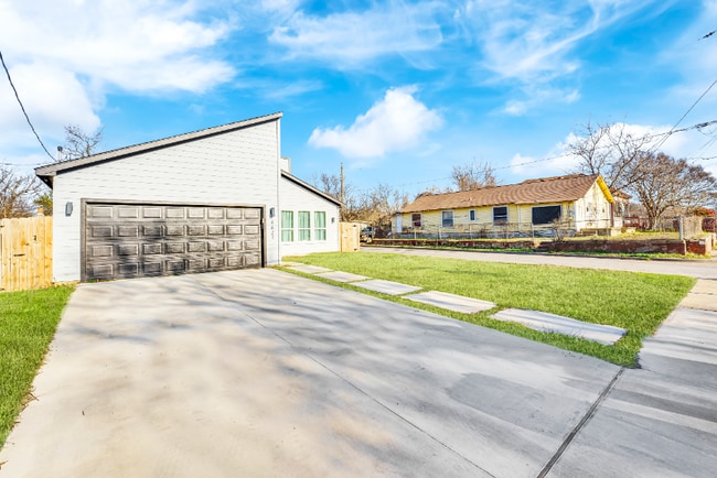 Photo - 4621 Collins Ave House