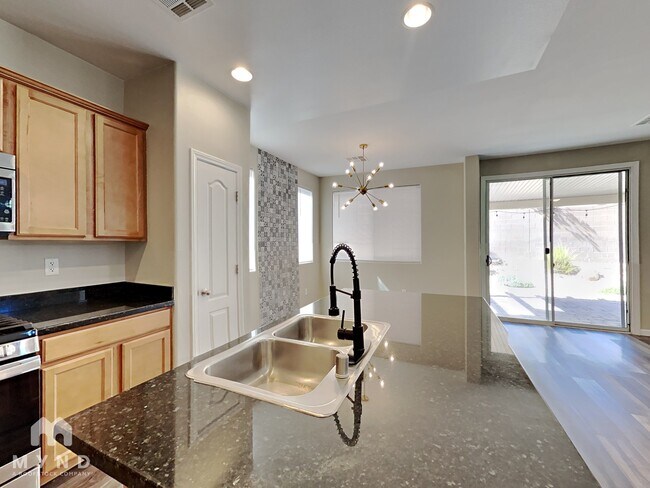 Building Photo - 8041 San Mateo St