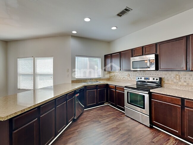 Foto del edificio - 4430 Kiddle Ln