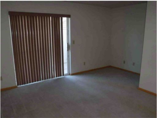 Living area - 958 W 24th St