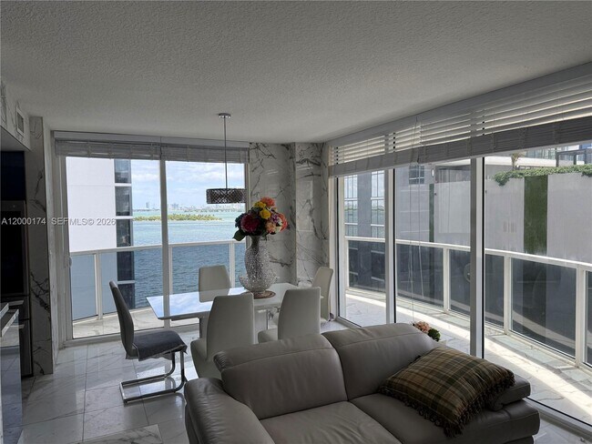 Foto del edificio - 601 NE 23rd St