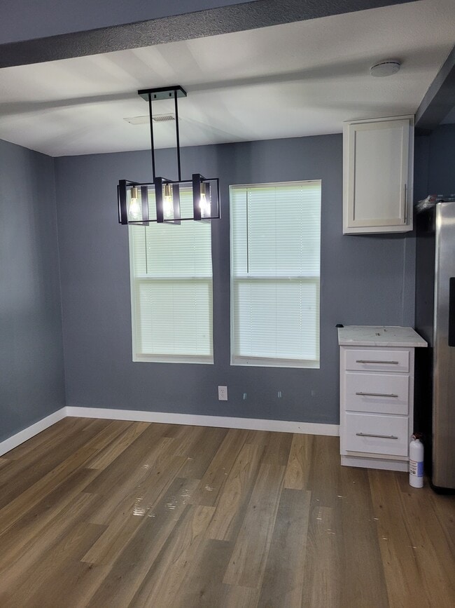 Dining - 913 Virginia Ave