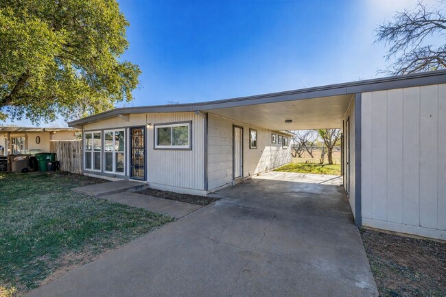 Foto del edificio - 2501 A Ave