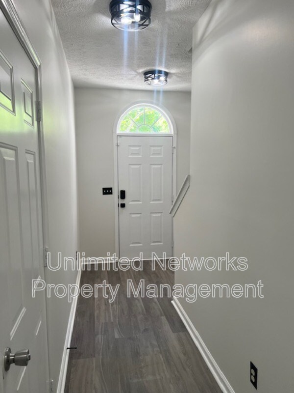 Foto del edificio - 5895 Terremont Cir