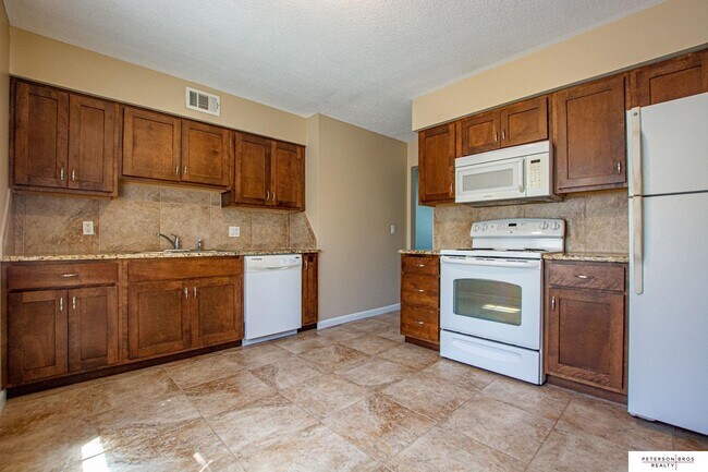 Foto del edificio - 8865 Holmes St