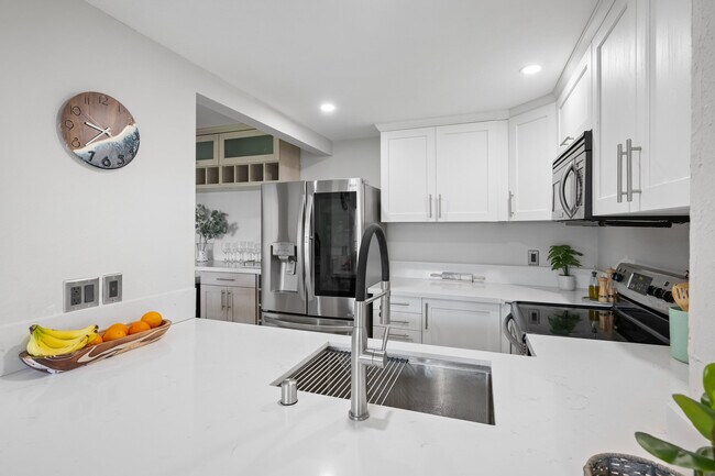 Building Photo - 3078 Broadway