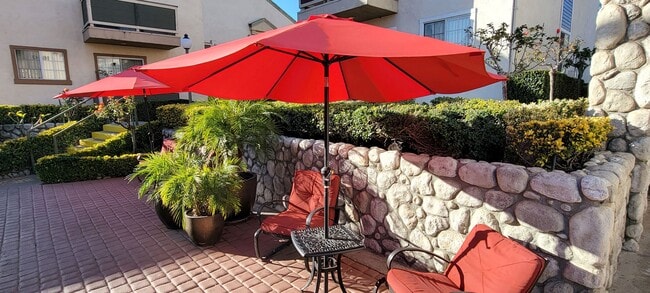 Garden sitting area at Northwood Apartments in Upland, California. - Northwood Apartments