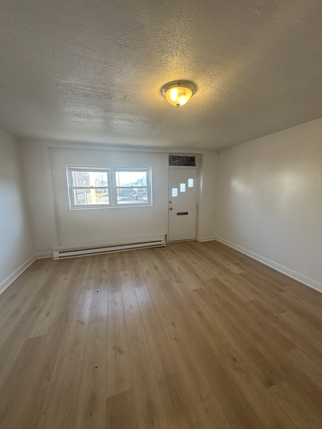 Building Photo - 636 Ridge Ave