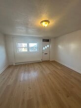 Building Photo - 636 Ridge Ave